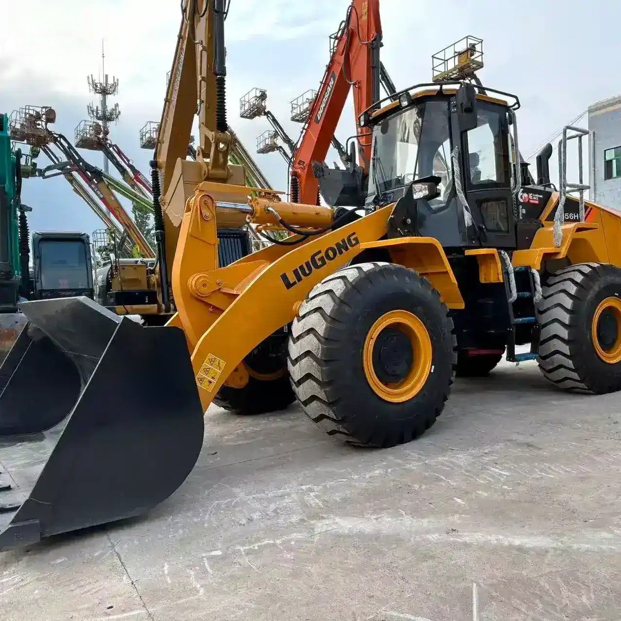 LiuGong 856H Wheel Loader - 5.5 Ton Heavy-Duty Construction Loader - Thumbnail 2