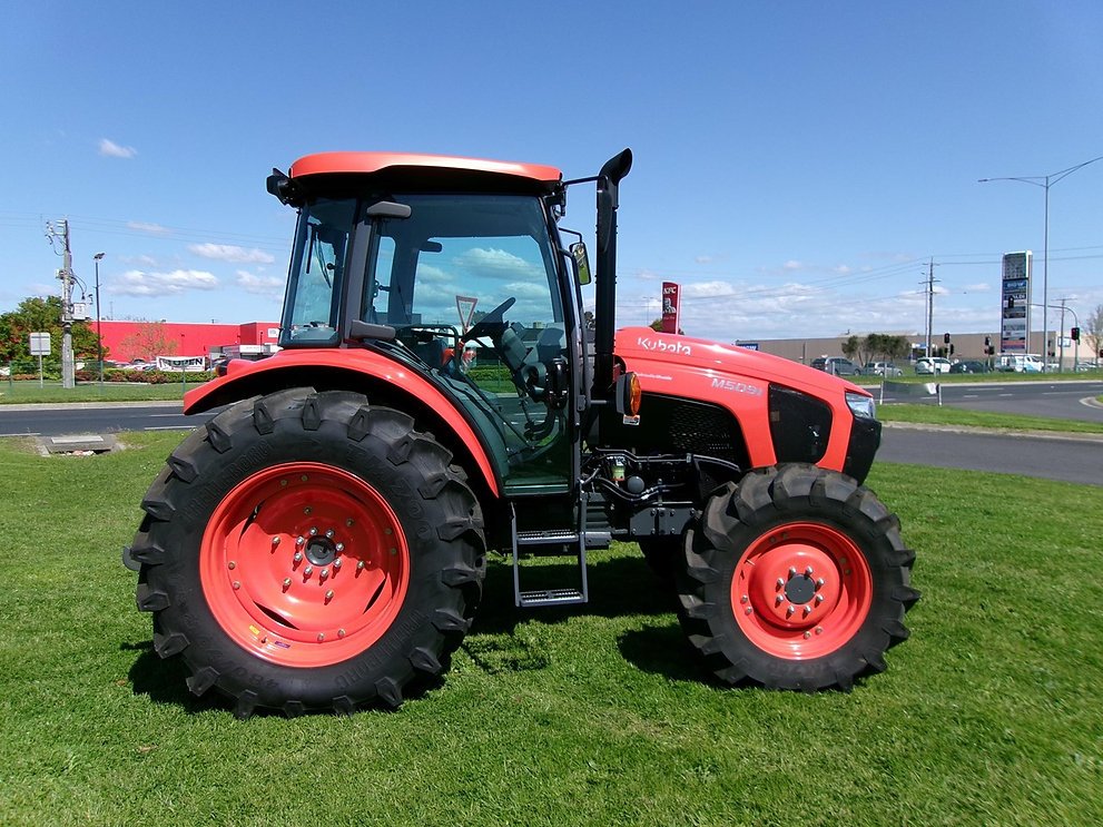 Kubota M5091DHC Tractor - 2024 Brand New 93 HP Premium Agricultural Tractor - Thumbnail 2