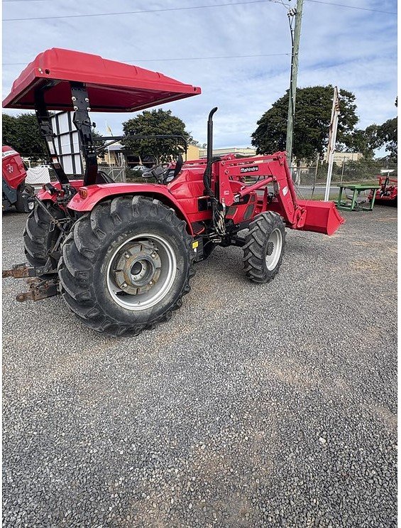 Mahindra 7590 Tractor - 92 HP with Loader Package - Thumbnail 2