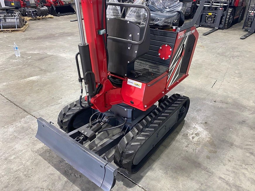 Digger King Super Mini 1.1 Ton Excavator – Swing Boom, Quick Hitch & Multi-Bucket Set - Thumbnail 3