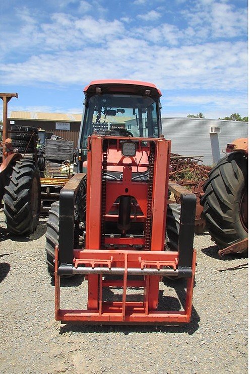 Kubota M8540 Tractor - 85 HP Turbocharged 4WD with Front Forks - Thumbnail 4