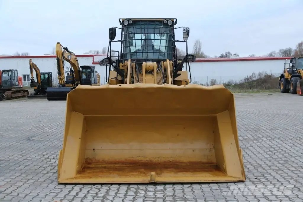 Caterpillar 950M Wheel Loader - 2017 Medium-Class Production Loader - Thumbnail 2