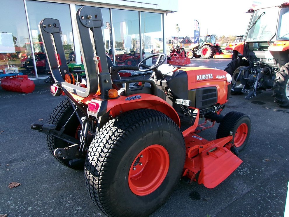 Kubota B2630HD Compact Tractor - 26 HP Diesel with Mid-Mount Mower Deck