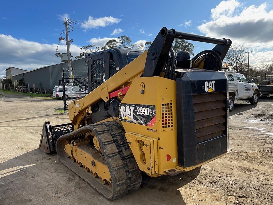 Caterpillar 299D2 XHP Compact Track Loader - High-Performance Skid Steer - Thumbnail 3