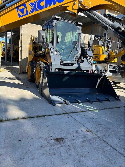 XCMG XC7-SR08 Skid Steer Loader - 3.1 Ton Compact Multi-Function Loader - Thumbnail 2