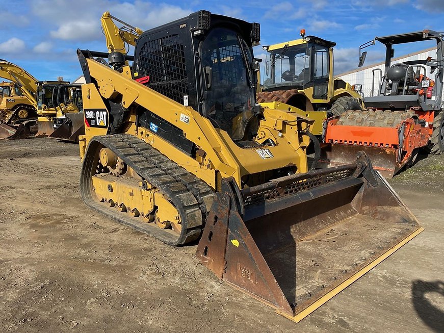 Caterpillar 299D2 XHP Compact Track Loader - High-Performance Skid Steer - Thumbnail 4
