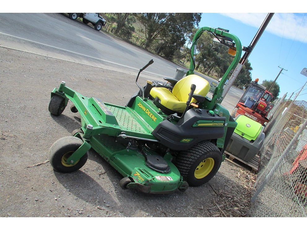 John Deere Z997R ZTrak Diesel Ride-On Mower - 72" Professional Zero-Turn - Thumbnail 4