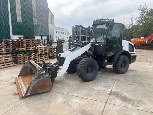 Case 21F Compact Wheel Loader - 2021 Ultra-Low Hour Articulated Loader