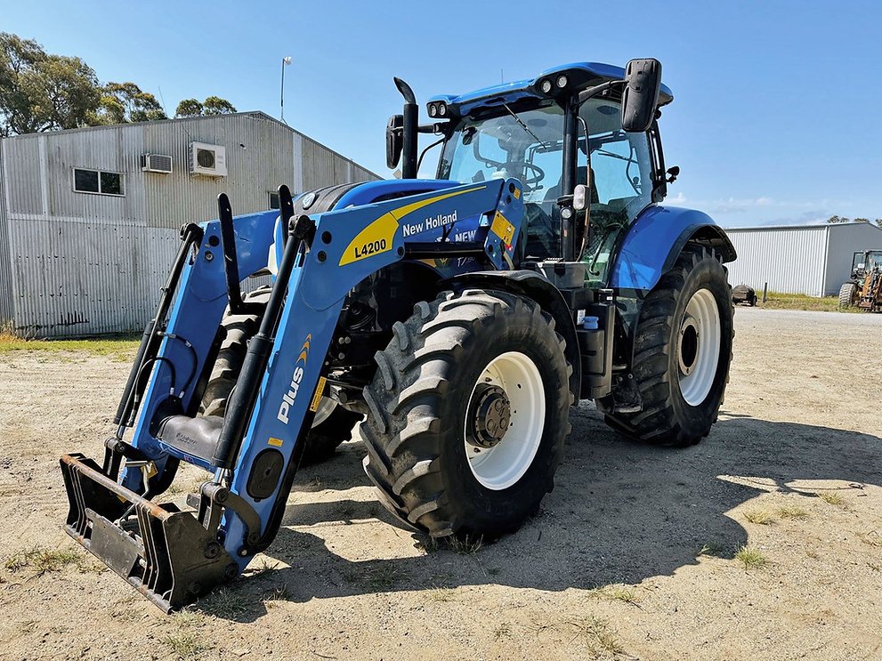 2017 NEW HOLLAND T7.190-Mid-Range Tractor With Loader - Thumbnail 2