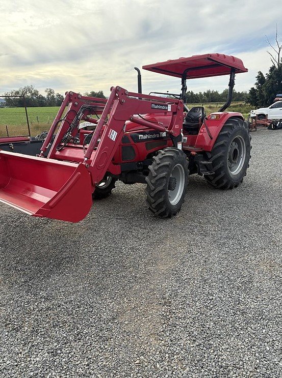 Mahindra 7590 Tractor - 92 HP with Loader Package - Thumbnail 3
