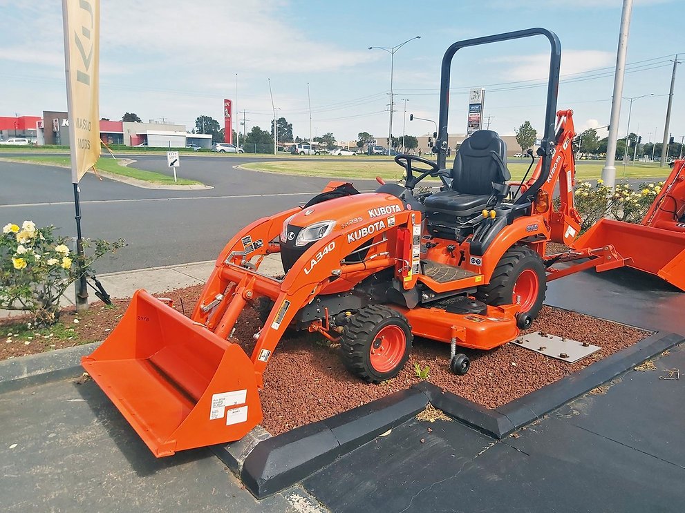 Kubota BX23S Tractor - Brand New 23 HP Compact Tractor-Loader-Backhoe - Thumbnail 2