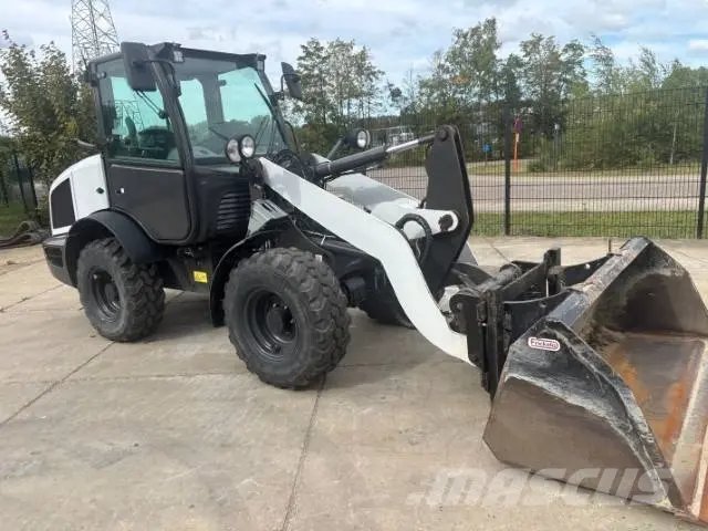 Case 21F Compact Wheel Loader - 2021 Ultra-Low Hour Articulated Loader - Thumbnail 2