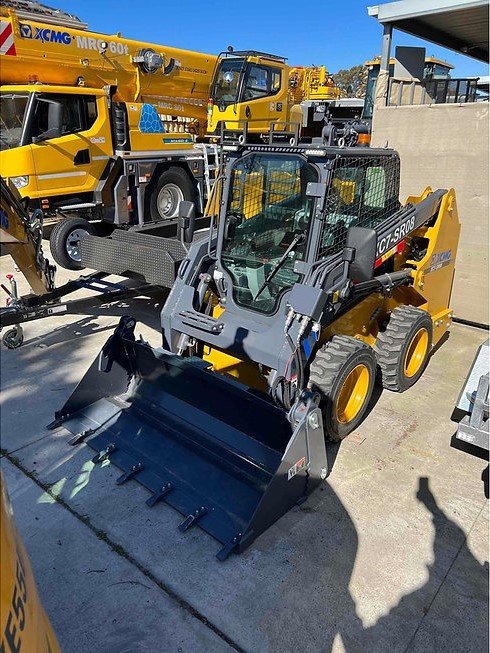 XCMG XC7-SR08 Skid Steer Loader - 3.1 Ton Compact Multi-Function Loader - Thumbnail 3