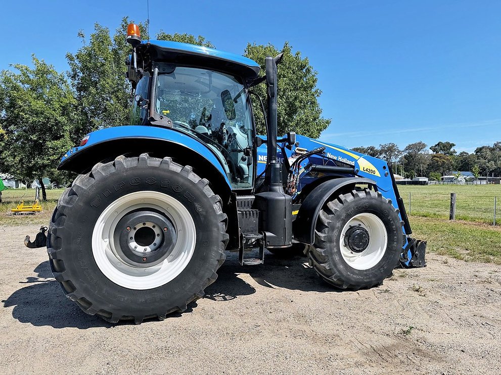 2017 NEW HOLLAND T7.190-Mid-Range Tractor With Loader - Thumbnail 3
