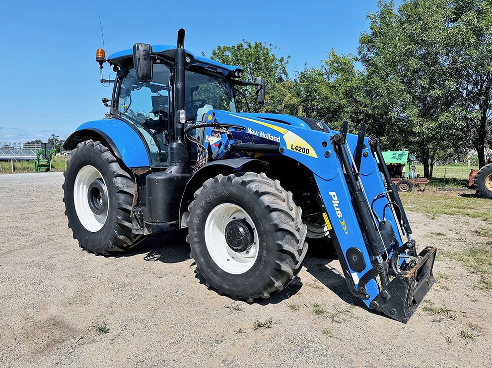 2017 NEW HOLLAND T7.190-Mid-Range Tractor With Loader