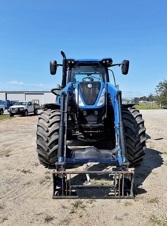 2017 NEW HOLLAND T7.190-Mid-Range Tractor With Loader - Thumbnail 4